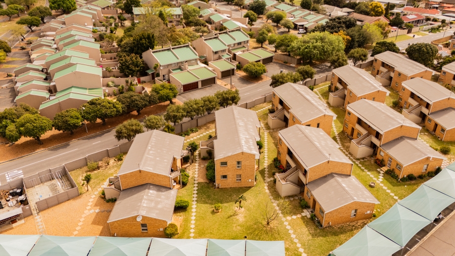 1 Bedroom Property for Sale in Oakglen Western Cape